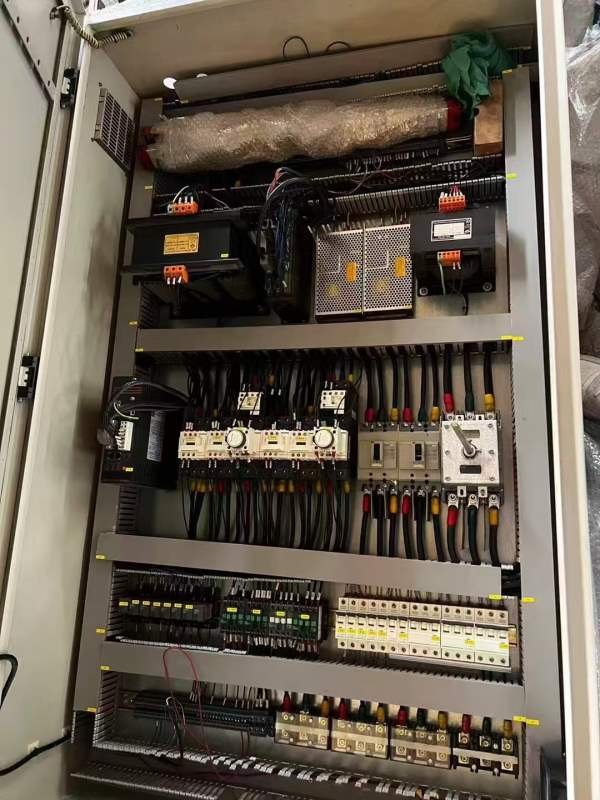 江苏威力产，1200吨8米的电液伺服折弯机，全新未安装.