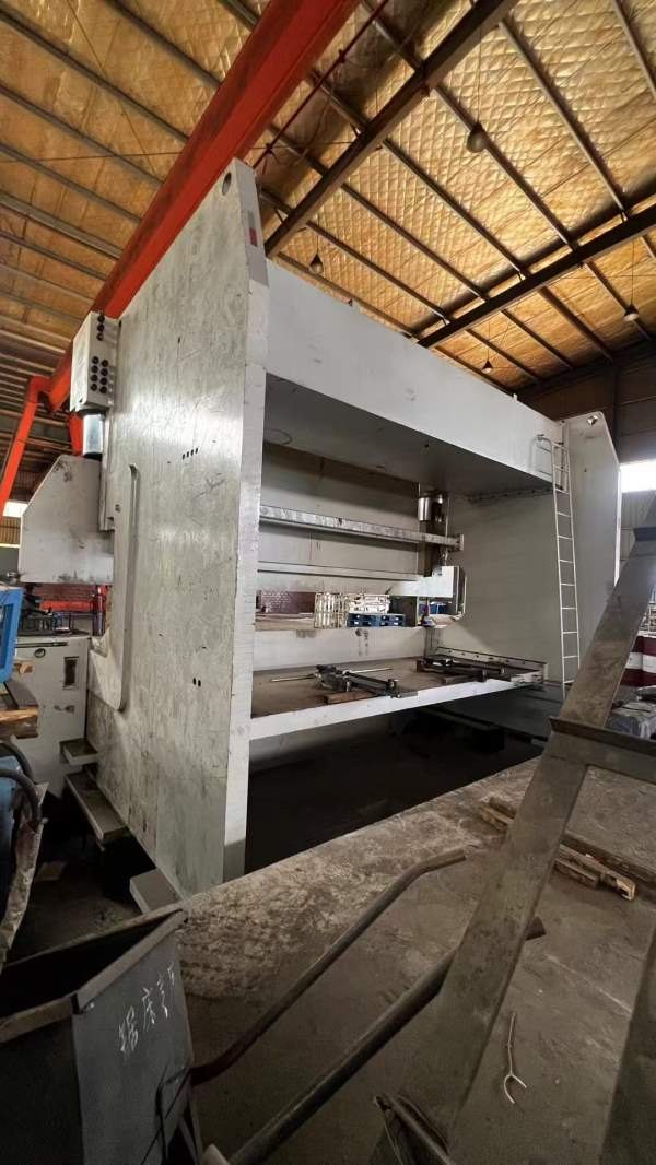 江苏威力产，1200吨8米的电液伺服折弯机，全新未安装.