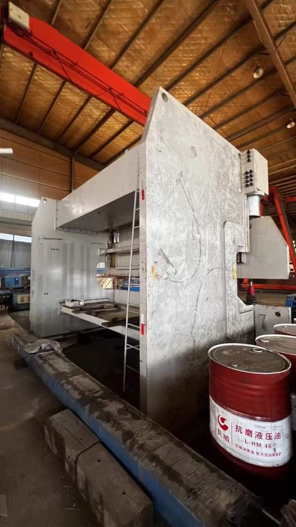 江苏威力产，1200吨8米的电液伺服折弯机，全新未安装.