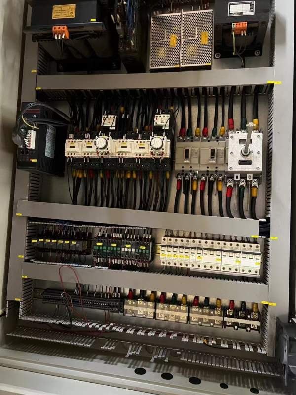 江苏威力产，1200吨8米的电液伺服折弯机，全新未安装.