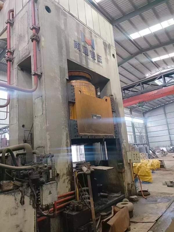 南通2500锻造液压机！2019年产，少用，目前在位可试机.