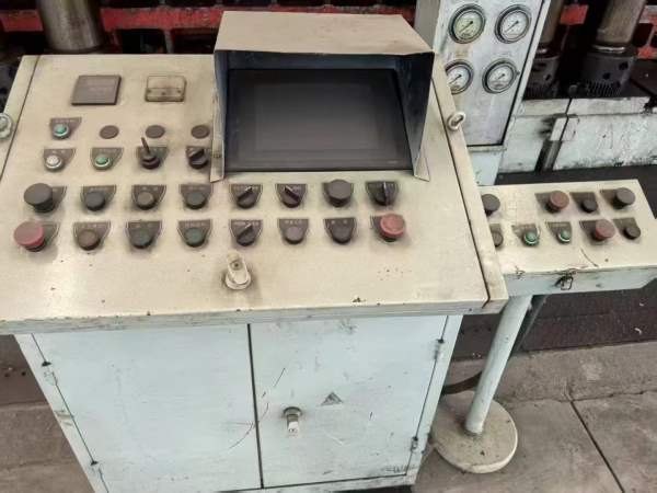 5000吨纵梁成型压力机_在位出售。