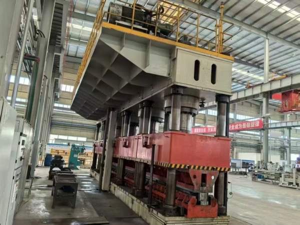 5000吨纵梁成型压力机_在位出售。