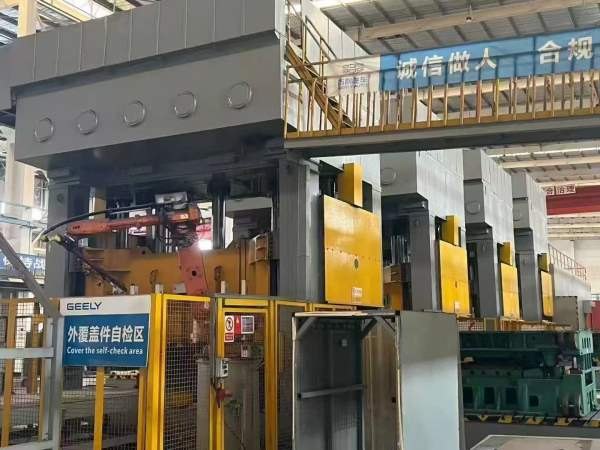 刚刚买下：合肥锻压自动化钣金冲压生产线液压线：2000.