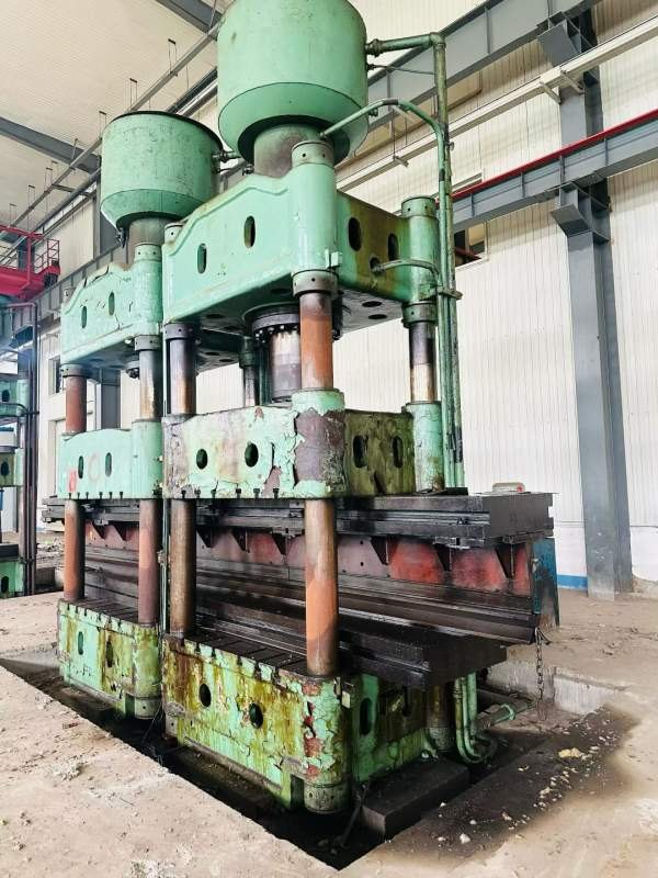 500T四柱液压机，工作台1.4X1.4米，同款3台，2500/1T.