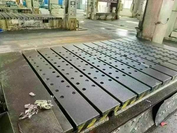 上海工厂出售： 合肥锻压1250吨台面2.24.2米开口2米需.