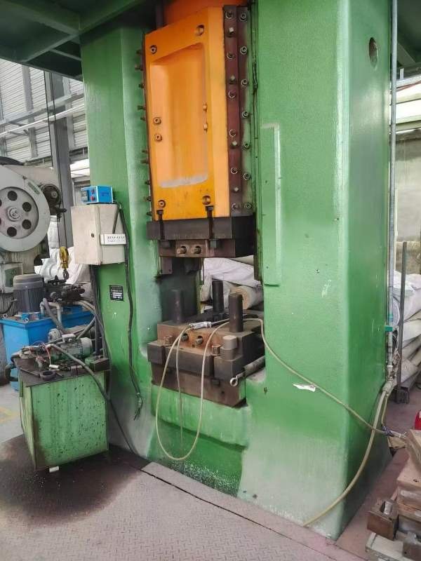630吨电动螺旋压力机！