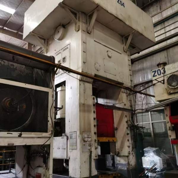 台湾产，650吨的闭式单点压力机！