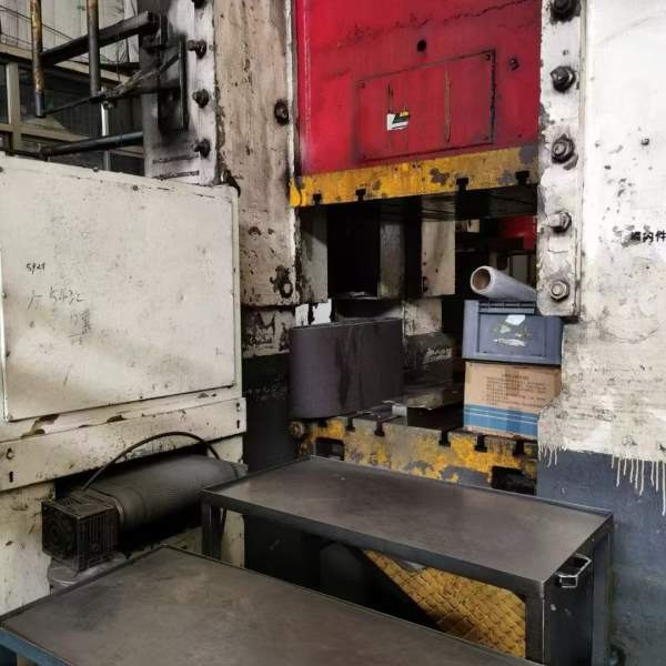 台湾产，650吨的闭式单点压力机！