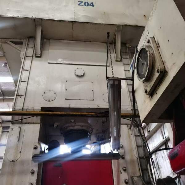 台湾产，650吨的闭式单点压力机！