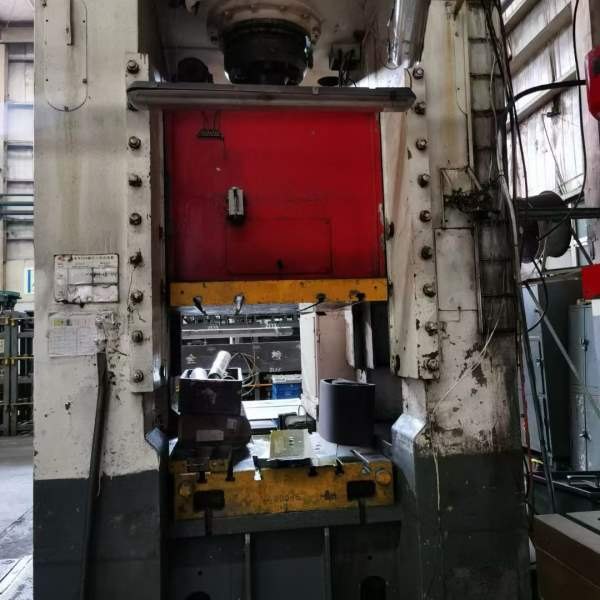 台湾产，650吨的闭式单点压力机！