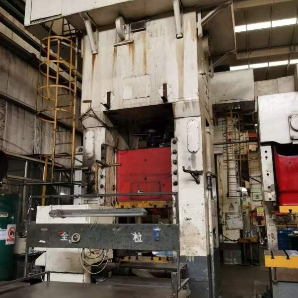 台湾产，650吨的闭式单点压力机！