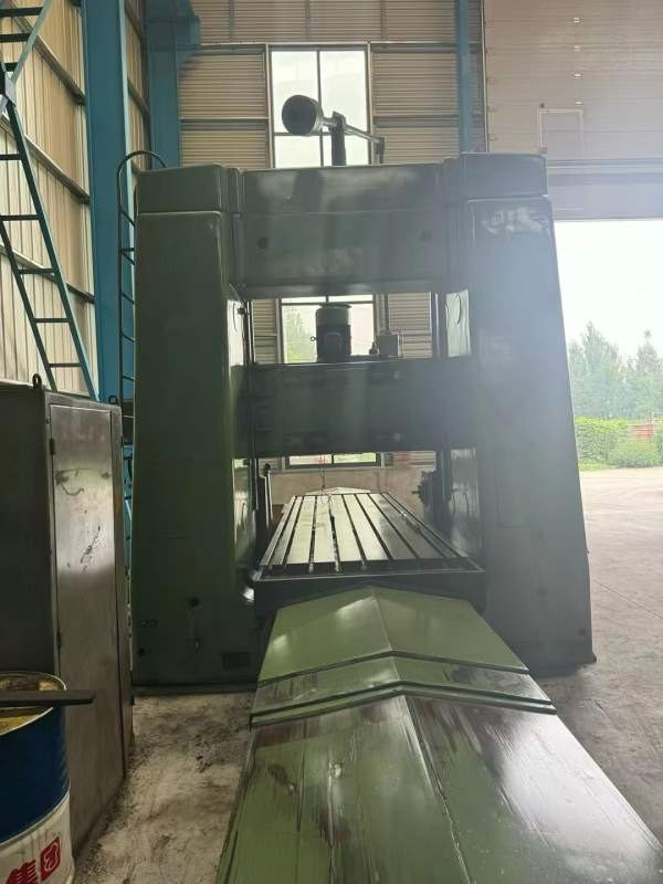 北一重型的龙门铣床1.254米，仓库提货