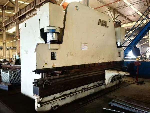 力丰400吨5米电液同步数控折弯机！带补偿！价格相当实.