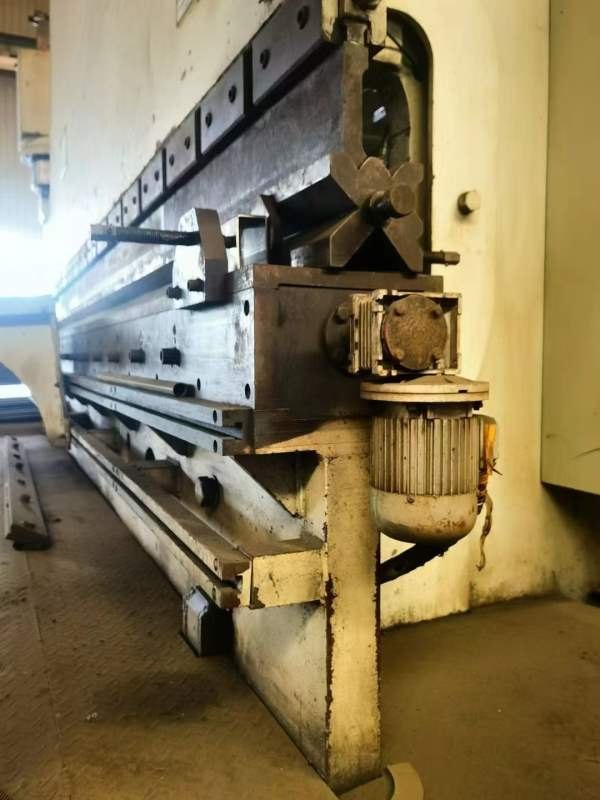 力丰400吨5米电液同步数控折弯机！带补偿！价格相当实.