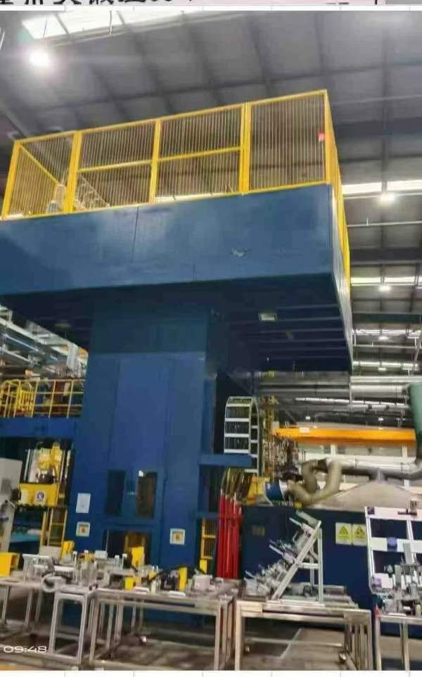 四川工厂在位，天锻1200吨框架液压机！有效台面2X3米.