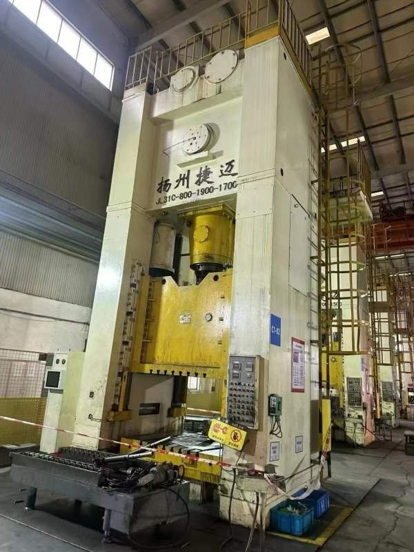 1台800，4台630需要的朋友在联系我，库房提货800吨一.