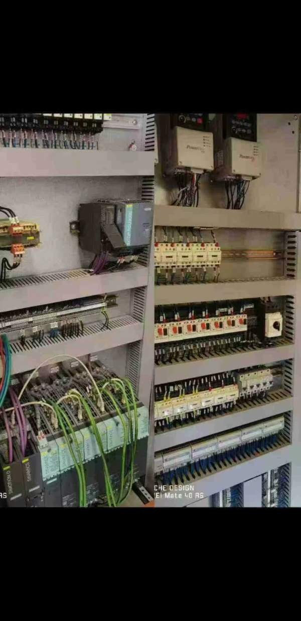 济南二机2500吨闭式四点多连杆压力机的主要参数如下：.