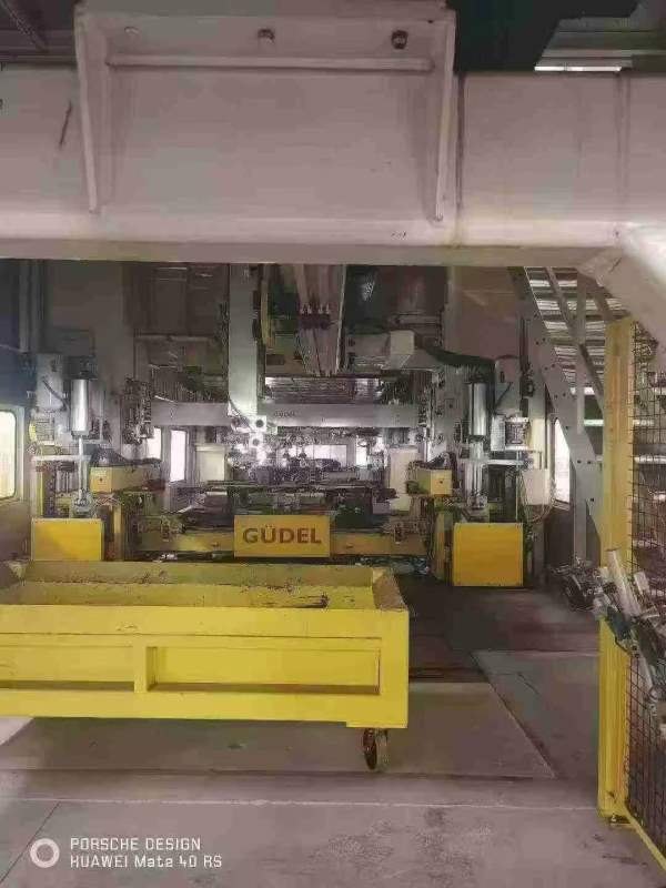 济南二机2500吨闭式四点多连杆压力机的主要参数如下：.