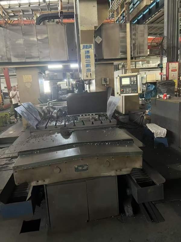 数控定梁龙门镗铣X2414A25，济南二机产，已经拖离厂位.