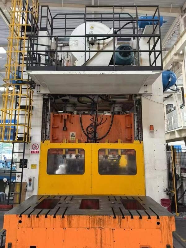 意大利巴尔科尼630吨级进模生产线，双工作台，配1250m.