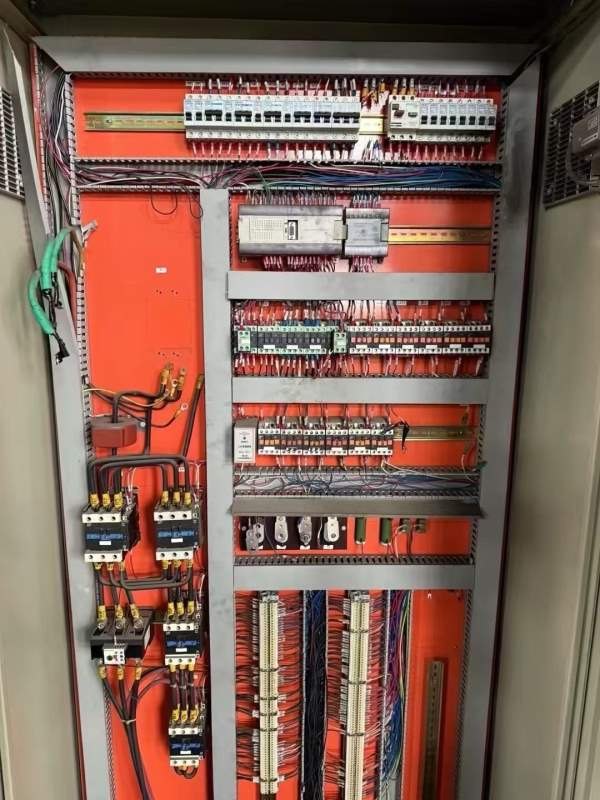 济南二机400吨闭式单点压力机在位出售，需要的朋友联.