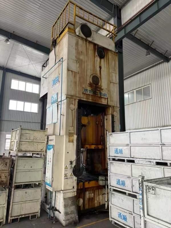 济南二机400吨闭式单点压力机在位出售，需要的朋友联.
