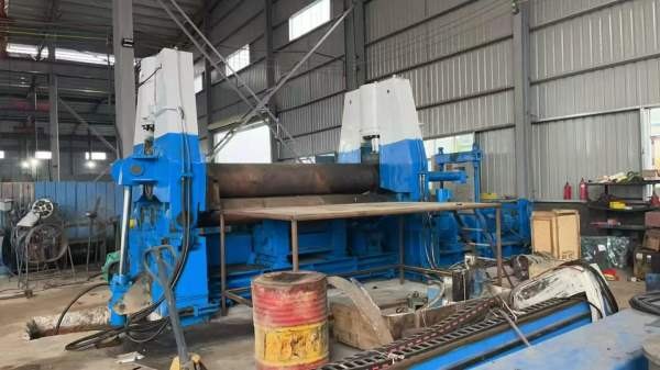 供。中国一重产上辊万能式50X3三棍卷板机，厂位处理。