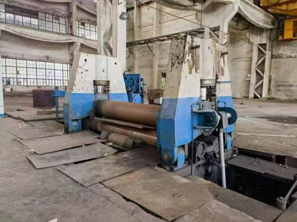 供。中国一重产上辊万能式50X3三棍卷板机，厂位处理。