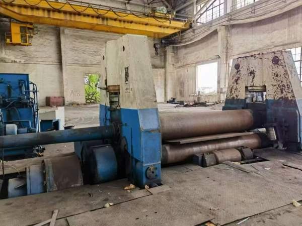 供。中国一重产上辊万能式50X3三棍卷板机，厂位处理。