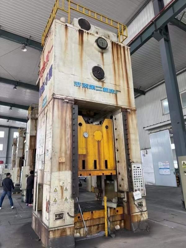 济南二机630吨闭式单点压力机需要的私聊。成色很好。