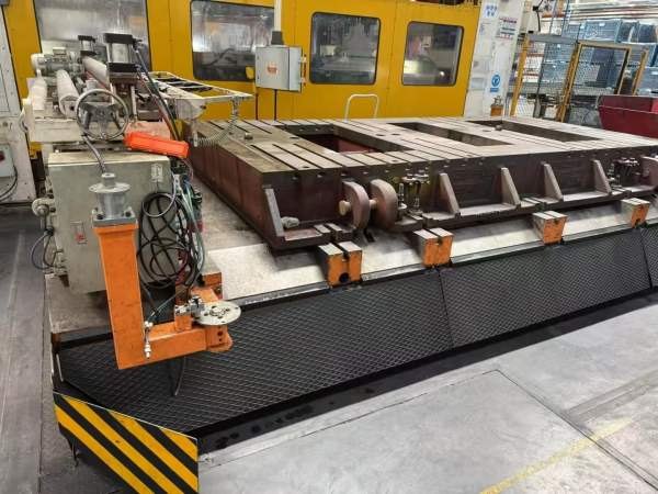 意大利巴尔科尼BALCONI生产闭式四点多工位1600T机械压.