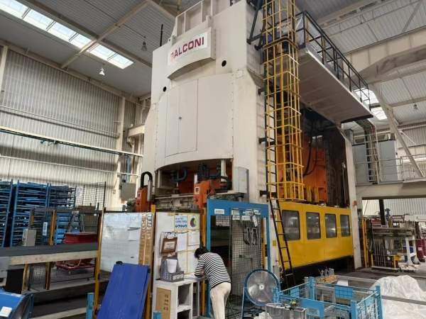 意大利巴尔科尼BALCONI生产闭式四点多工位1600T机械压.