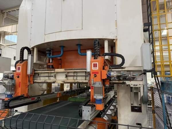 意大利巴尔科尼BALCONI生产闭式四点多工位1600T机械压.