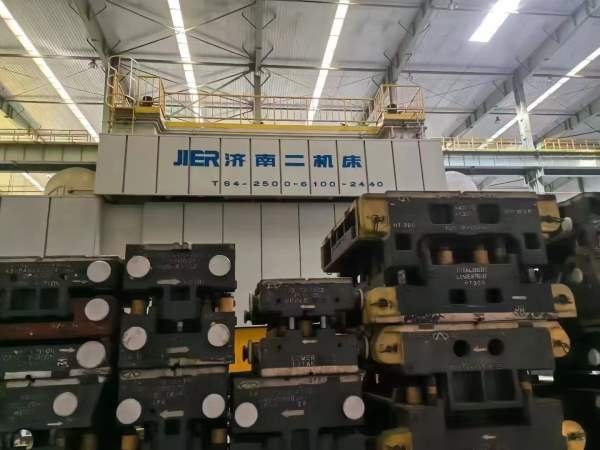 济南二机少用2500多工位已拿下，开机完美，配瑞士自动.