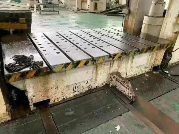 特价出售液压机四连线： 500/500/500/500 台面1600300.