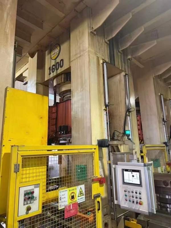 还剩一条线：已拆解到库房！新机2折:台湾迪斯全封闭16.