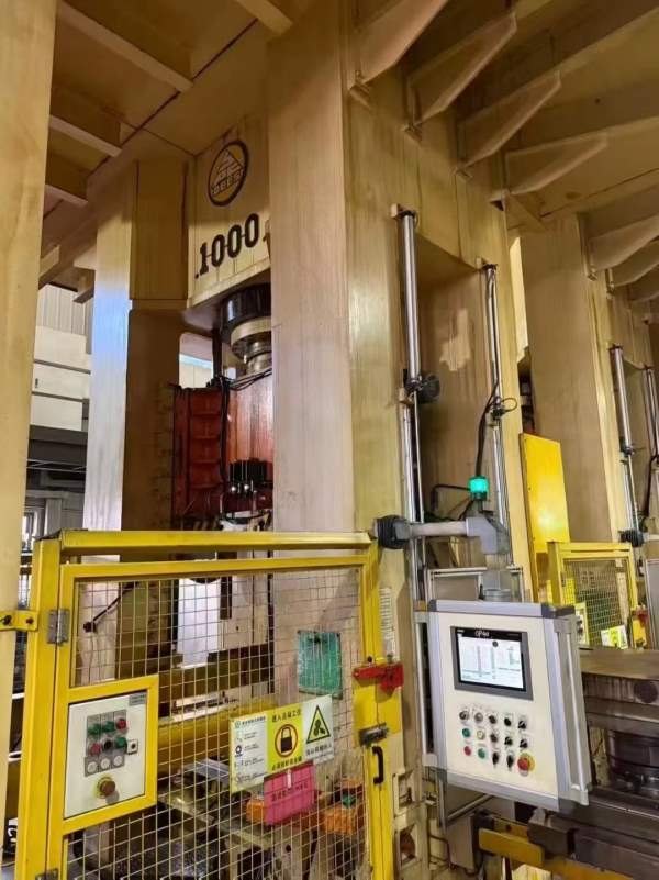 还剩一条线：已拆解到库房！新机2折:台湾迪斯全封闭16.