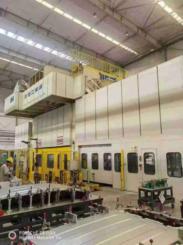 济南二机2500吨闭式四点多连杆压力机的主要参数如下：.