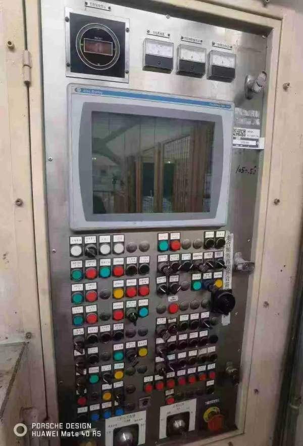 济南二机2500吨闭式四点多连杆压力机的主要参数如下：.