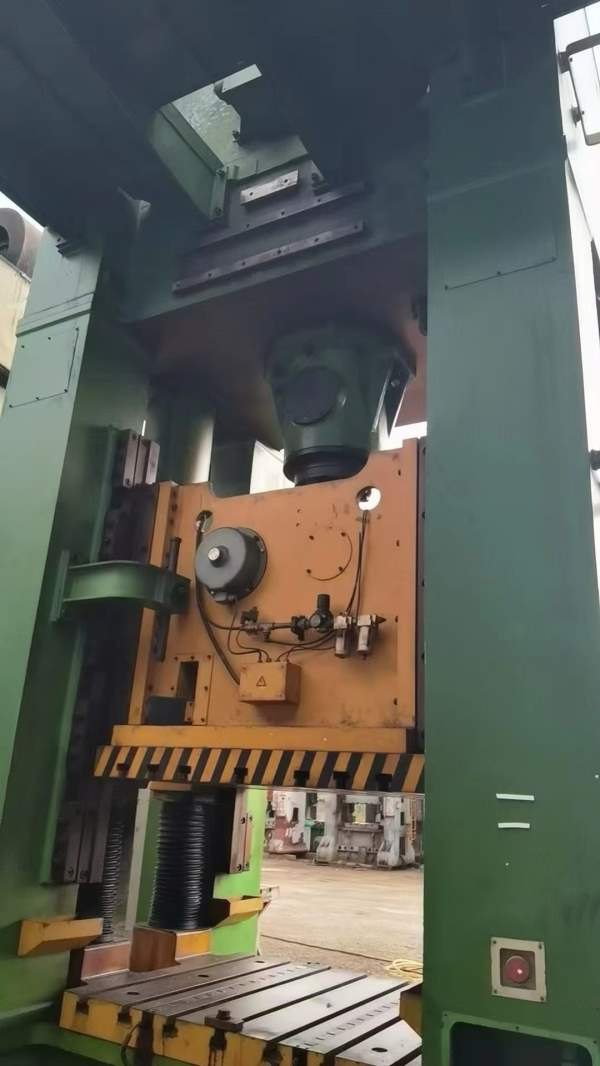 扬州捷迈锻压400吨闭式单点压力机加大行程500、液压过.