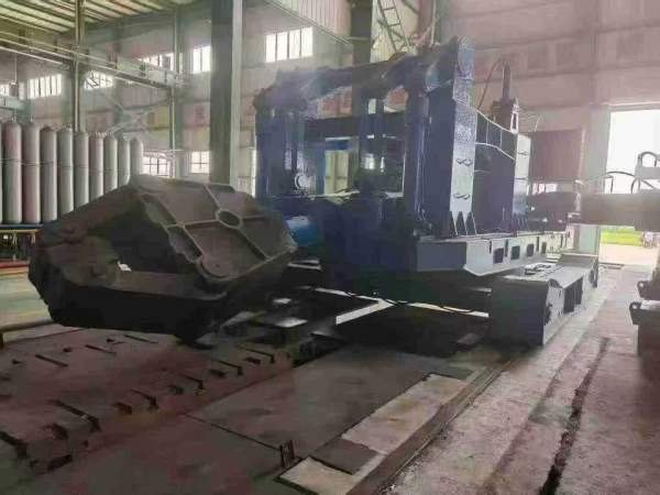 新定1600吨锻造油压机加15吨360度旋转操作机，有喜欢.