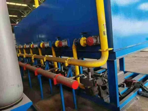 新定1600吨锻造油压机加15吨360度旋转操作机，有喜欢.