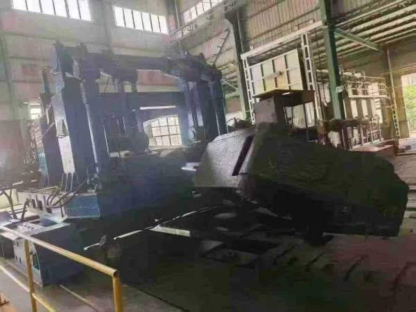 新定1600吨锻造油压机加15吨360度旋转操作机，有喜欢.