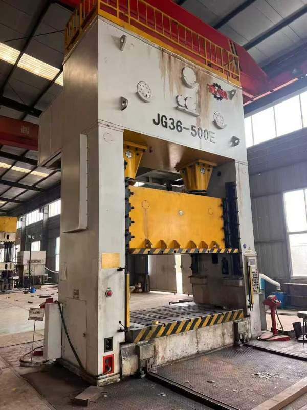 工厂在位，高密锻压产500吨闭式双点。九九成新，有效.