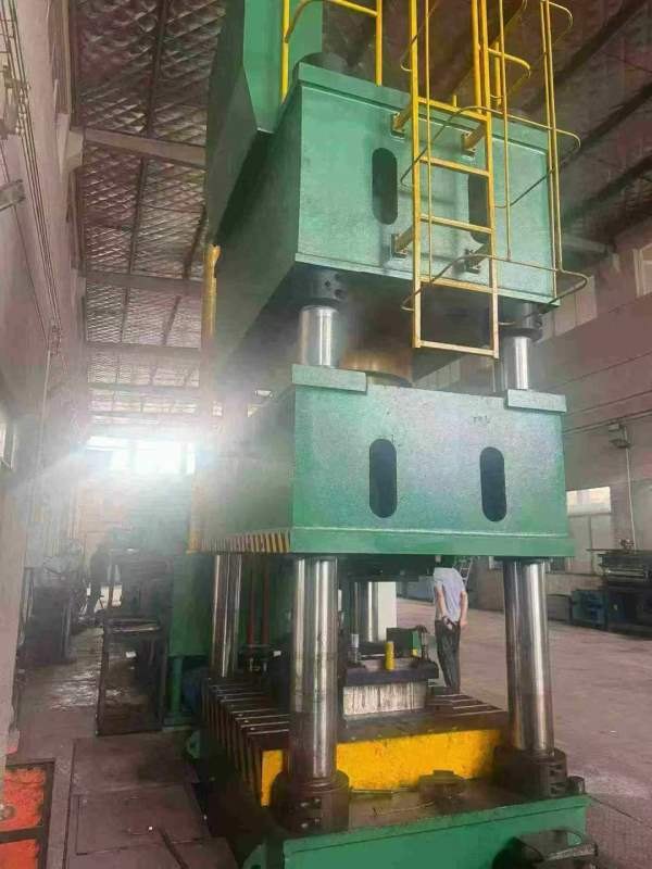 刚刚买下南通800吨液压机，台面1.61.8，开口1.25米，.