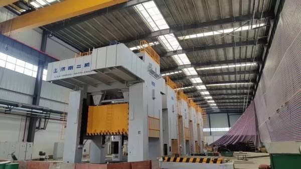 济二四点机械五连线还剩2000吨，800吨，台面：4600X26.