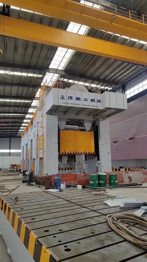 济二四点机械五连线还剩2000吨，800吨，台面：4600X26.