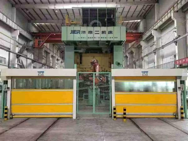 济南二机，闭式四点，全新机安装未用，5250吨2250-100.