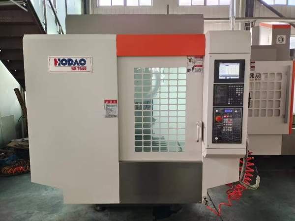 已售一台、还有两台厚道HD-T640钻攻中心三菱M80系统三.